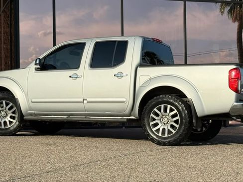 Used 2013 Nissan Frontier SL w/ Moonroof Pkg AWD/4WD image 6