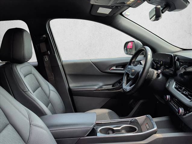 Used 2025 Chevrolet Equinox LT w/ Convenience Package II FWD image 24