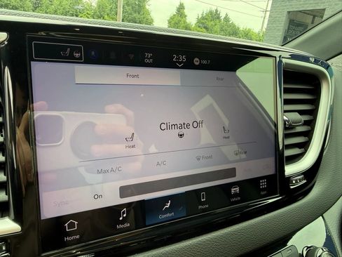 Used 2025 Chrysler Pacifica Select FWD image 21