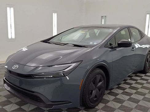 Used 2024 Toyota Prius LE image 8