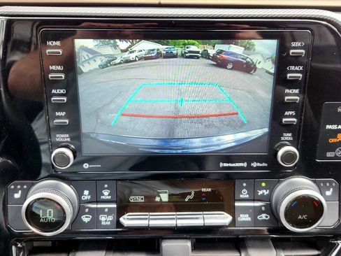 Used 2021 Toyota Highlander XSE image 25