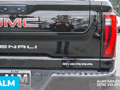Used 2024 GMC Sierra 2500 Denali w/ Denali Reserve Package image 13