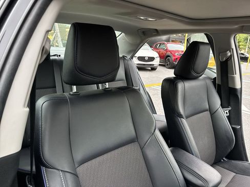 Used 2017 Toyota Corolla SE w/ SE Premium Package image 46