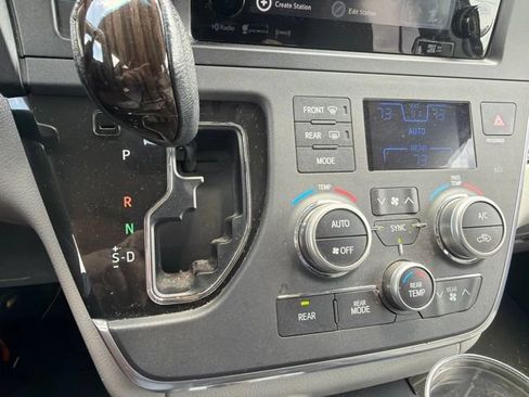 Used 2017 Toyota Sienna AWD image 16
