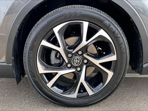 Used 2019 Toyota C-HR XLE image 8