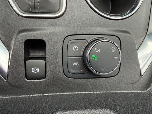 Used 2023 Chevrolet Traverse LT AWD/4WD image 11
