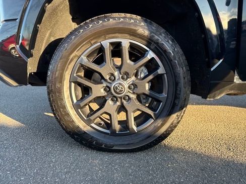 Used 2024 Toyota Tundra Platinum image 29