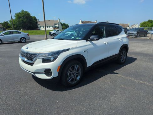 Used 2021 Kia Seltos S AWD/4WD image 3