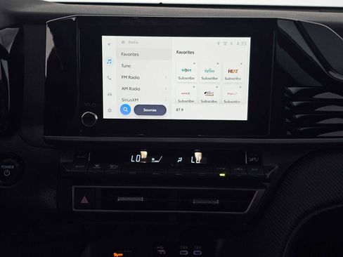 Used 2025 Toyota Camry SE image 25