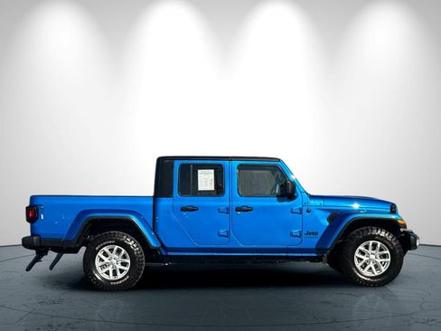 Certified 2023 Jeep Gladiator Sport image 3