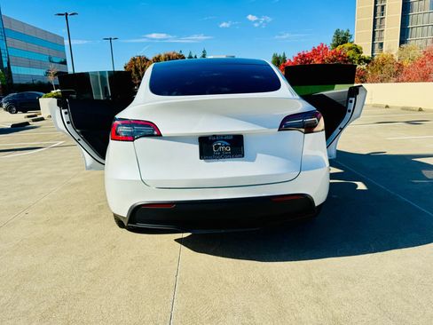 Used 2023 Tesla Model Y AWD image 23