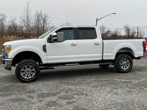 Used 2017 Ford F250 XLT w/ XLT Premium Package image 6
