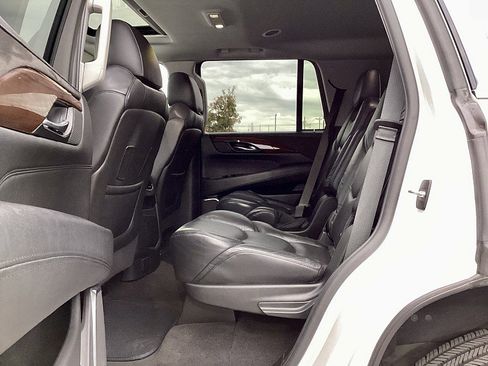 Used 2020 Cadillac Escalade Luxury image 16