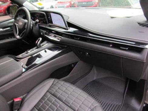 Used 2024 Cadillac Escalade ESV V w/ Heavy-Duty Trailer Package image 14