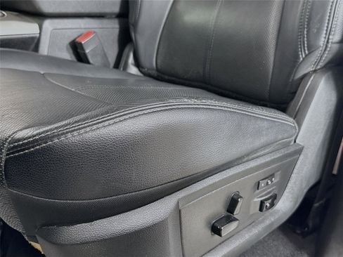 Used 2018 RAM 3500 Laramie image 19