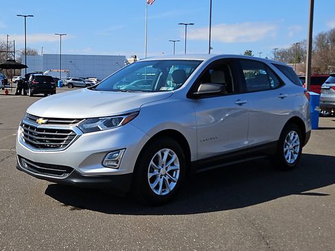Used 2018 Chevrolet Equinox LS image 3