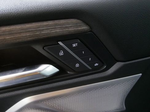 Used 2024 GMC Acadia Denali image 13