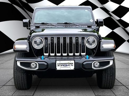 Used 2023 Jeep Wrangler Unlimited Sahara w/ Cold Weather Group AWD/4WD image 3