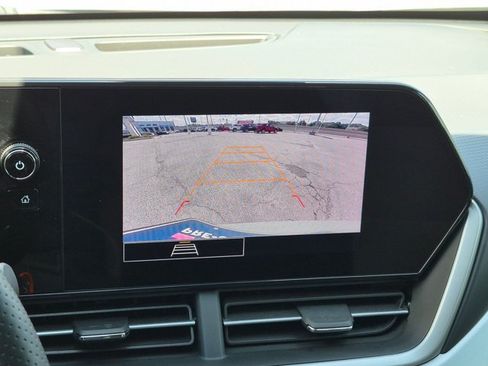 Used 2024 Chevrolet Trax RS w/ Sunroof Package FWD image 13