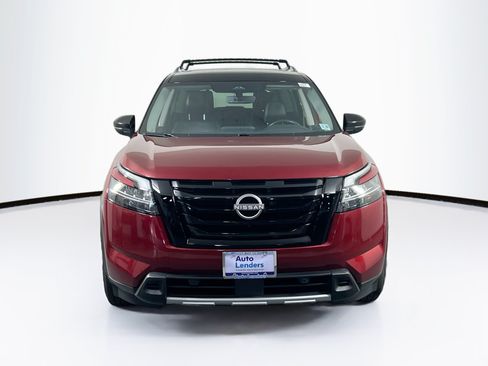 Used 2023 Nissan Pathfinder SL w/ Black Appearance Package AWD/4WD image 2