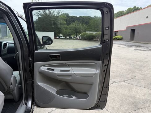 Used 2015 Toyota Tacoma PreRunner w/ SR5 Package RWD image 30