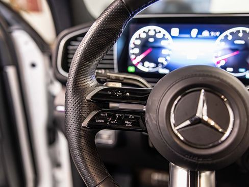 Used 2025 Mercedes-Benz GLS 450 4MATIC image 27