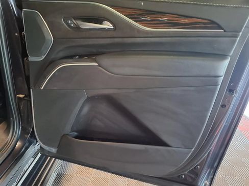 Used 2023 Cadillac Escalade ESV Premium Luxury w/ LPO, Radiant Package AWD/4WD image 10