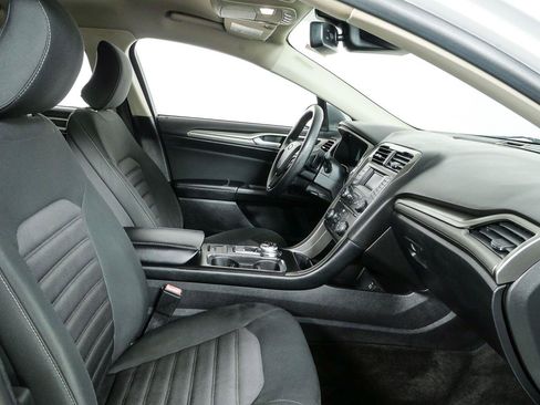Used 2018 Ford Fusion SE FWD image 19