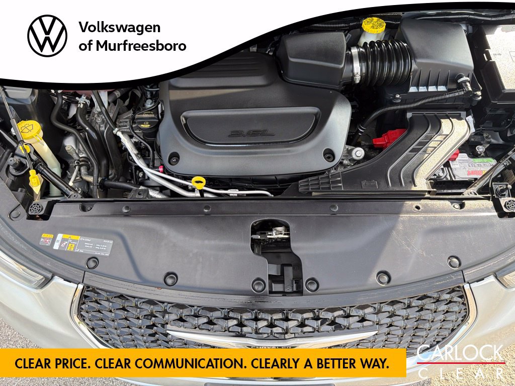 Used 2023 Chrysler Pacifica Touring-L FWD image 11