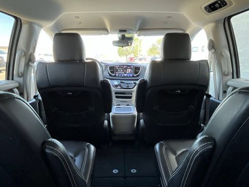 Used 2024 Chrysler Pacifica Touring-L FWD image 27
