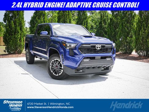 Used 2025 Toyota Tacoma TRD Sport AWD/4WD image 1
