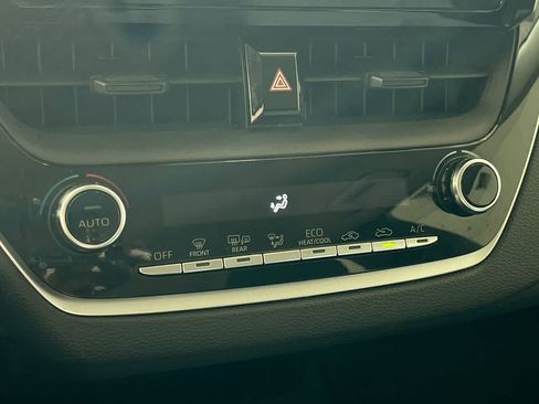 Used 2020 Toyota Corolla LE FWD image 19