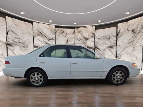 Used 1998 Toyota Camry XLE image 4
