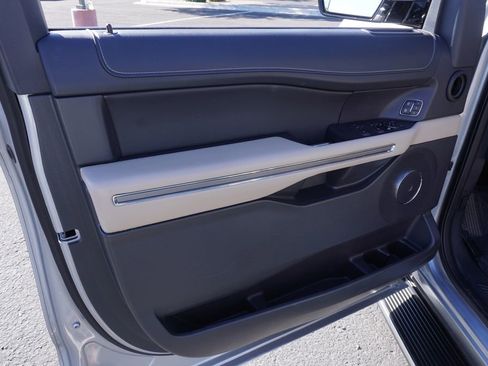 Used 2022 Ford Expedition Max XLT image 16