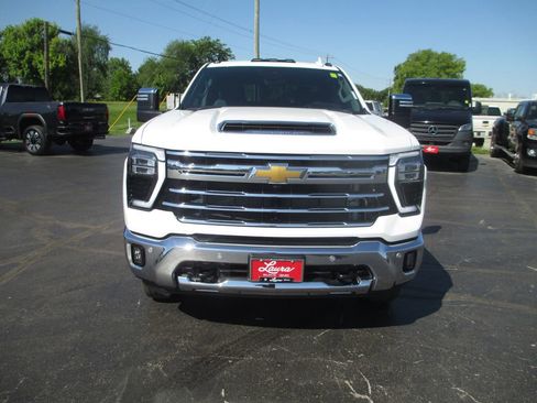 Used 2024 Chevrolet Silverado 3500 LTZ w/ LTZ Convenience Package AWD/4WD image 15