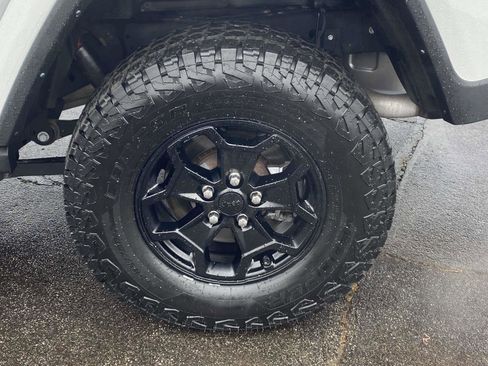 Certified 2021 Jeep Gladiator Willys image 23