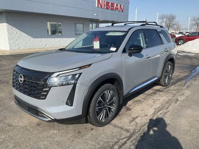 New 2026 Nissan Pathfinder Platinum w/ Cargo Package
