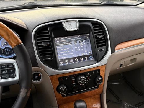 Used 2014 Chrysler 300 C RWD image 44