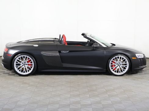 Used 2018 Audi R8 V10 w/ Carbon Exterior Package image 13