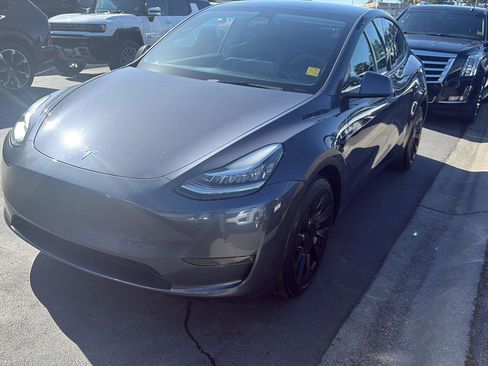 Used 2022 Tesla Model Y Long Range AWD/4WD image 8