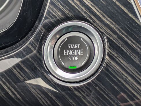 Used 2023 Cadillac XT6 Premium Luxury image 17