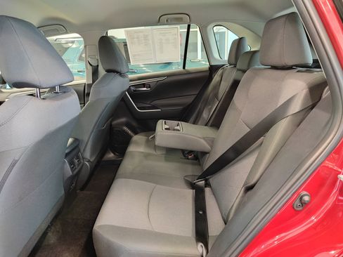 Used 2025 Toyota RAV4 XLE FWD image 11