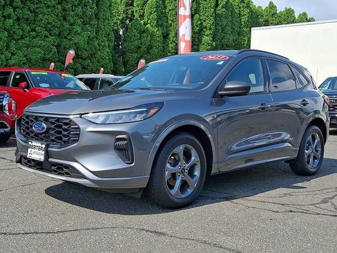 Used 2023 Ford Escape ST-Line AWD/4WD image 3