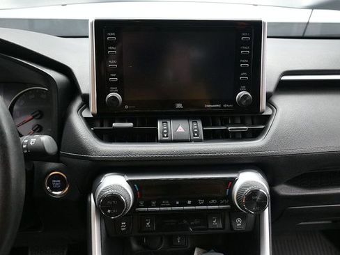 Used 2021 Toyota RAV4 XLE Premium image 17