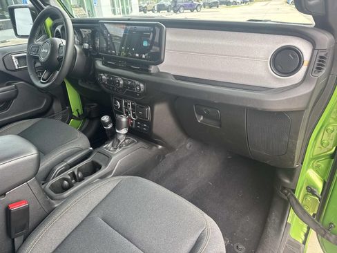 Used 2025 Jeep Wrangler Unlimited Sport AWD/4WD image 9