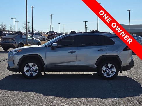Used 2021 Toyota RAV4 XLE w/ Convenience Package image 3