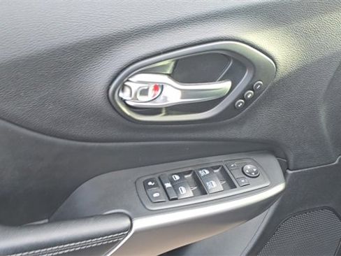 Used 2021 Jeep Cherokee Limited image 11