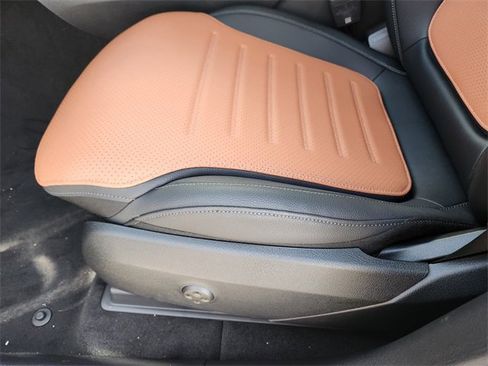 New 2025 Mercedes-Benz GLC 300 4MATIC image 9