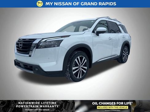 New 2025 Nissan Pathfinder Platinum image 8