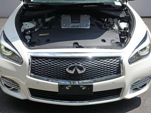 Used 2019 INFINITI Q70 Luxe RWD image 7